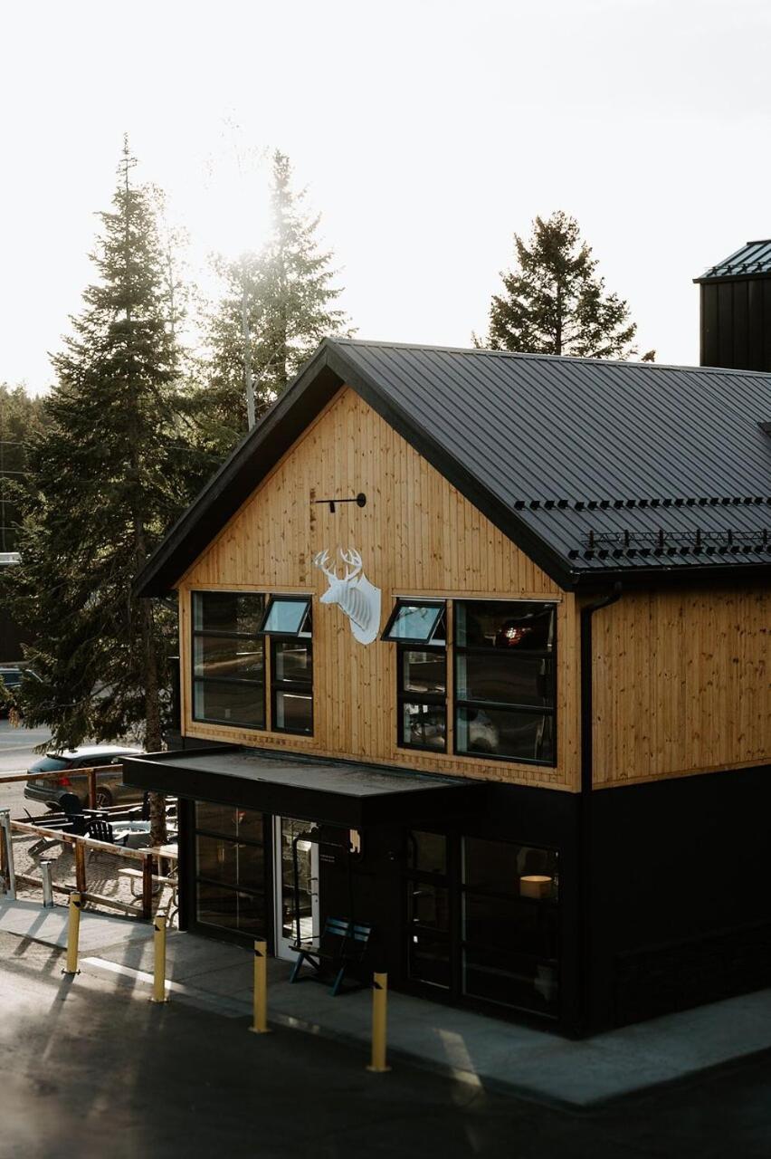 Gravity Haus Winter Park Hotel Екстериор снимка