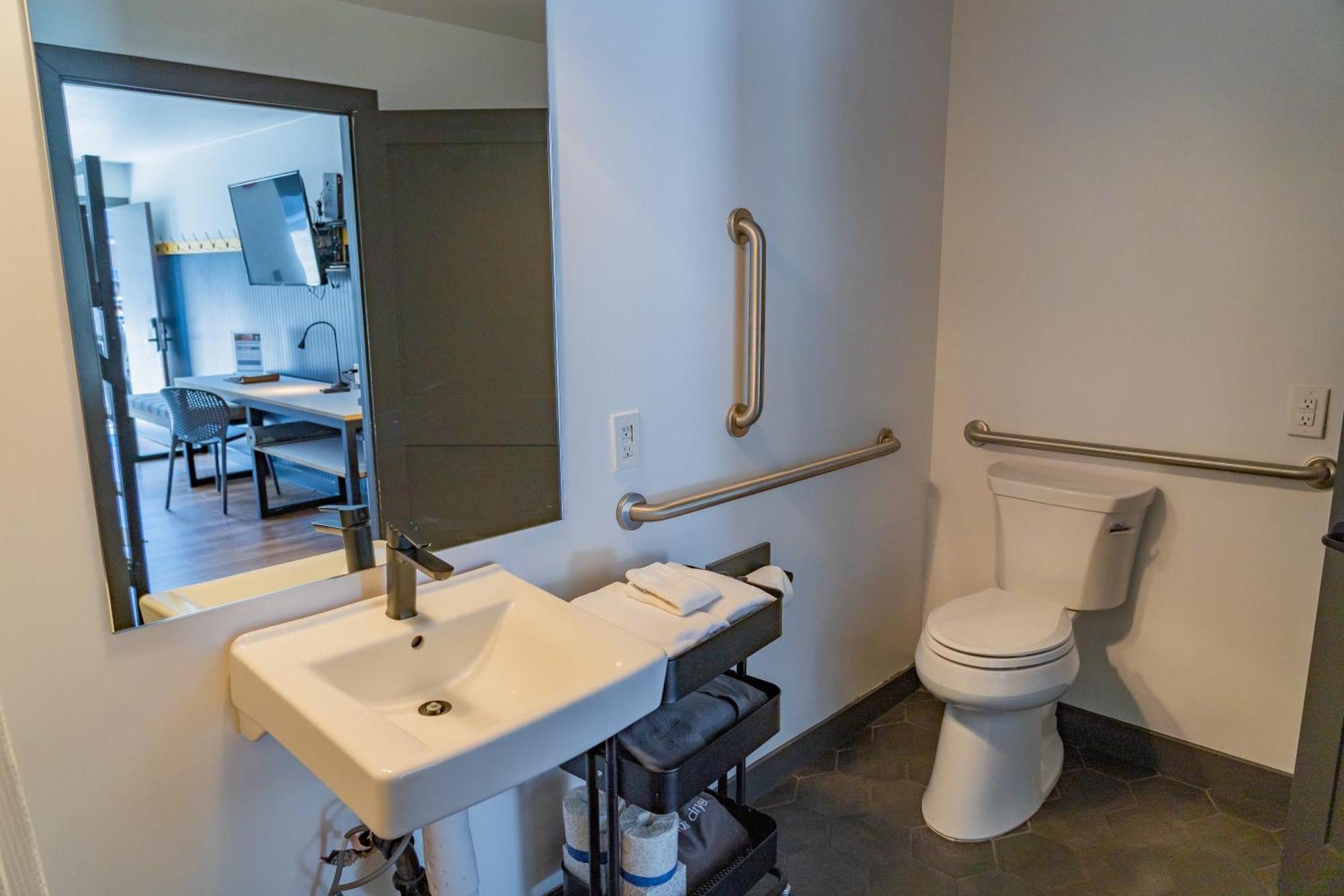 Gravity Haus Winter Park Hotel Екстериор снимка