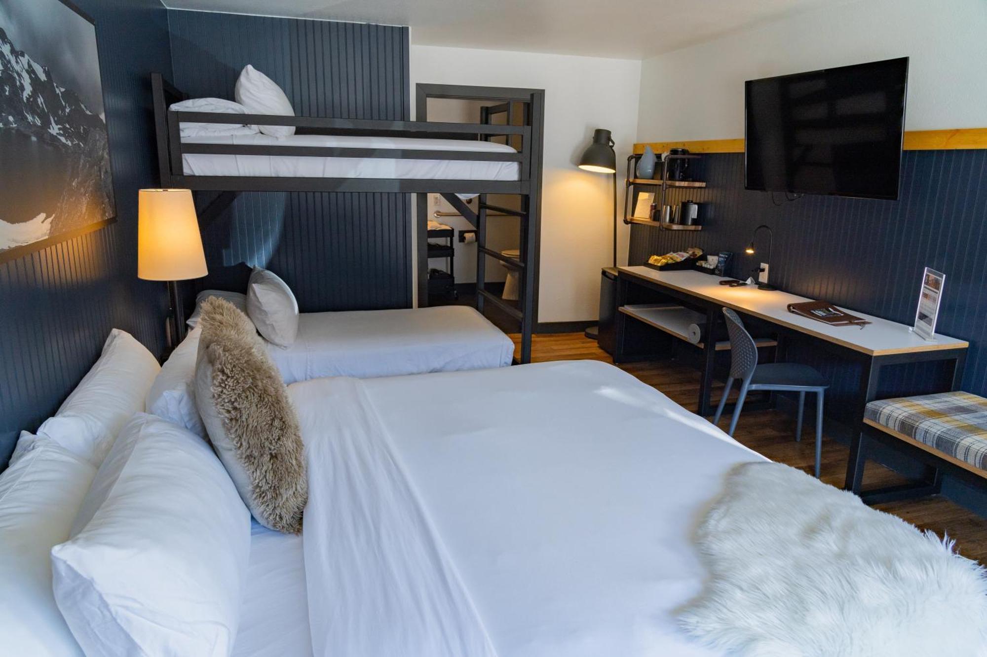 Gravity Haus Winter Park Hotel Екстериор снимка